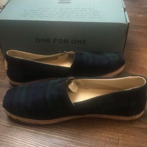 Toms size 9 wide spruce plaid felt on leather